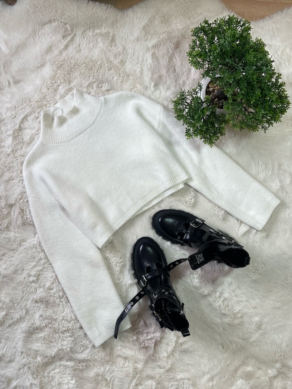 Zara White Fuzzy Mock Neck Cropped Knit Sweater Size M Soft Warm Cozy Pullover